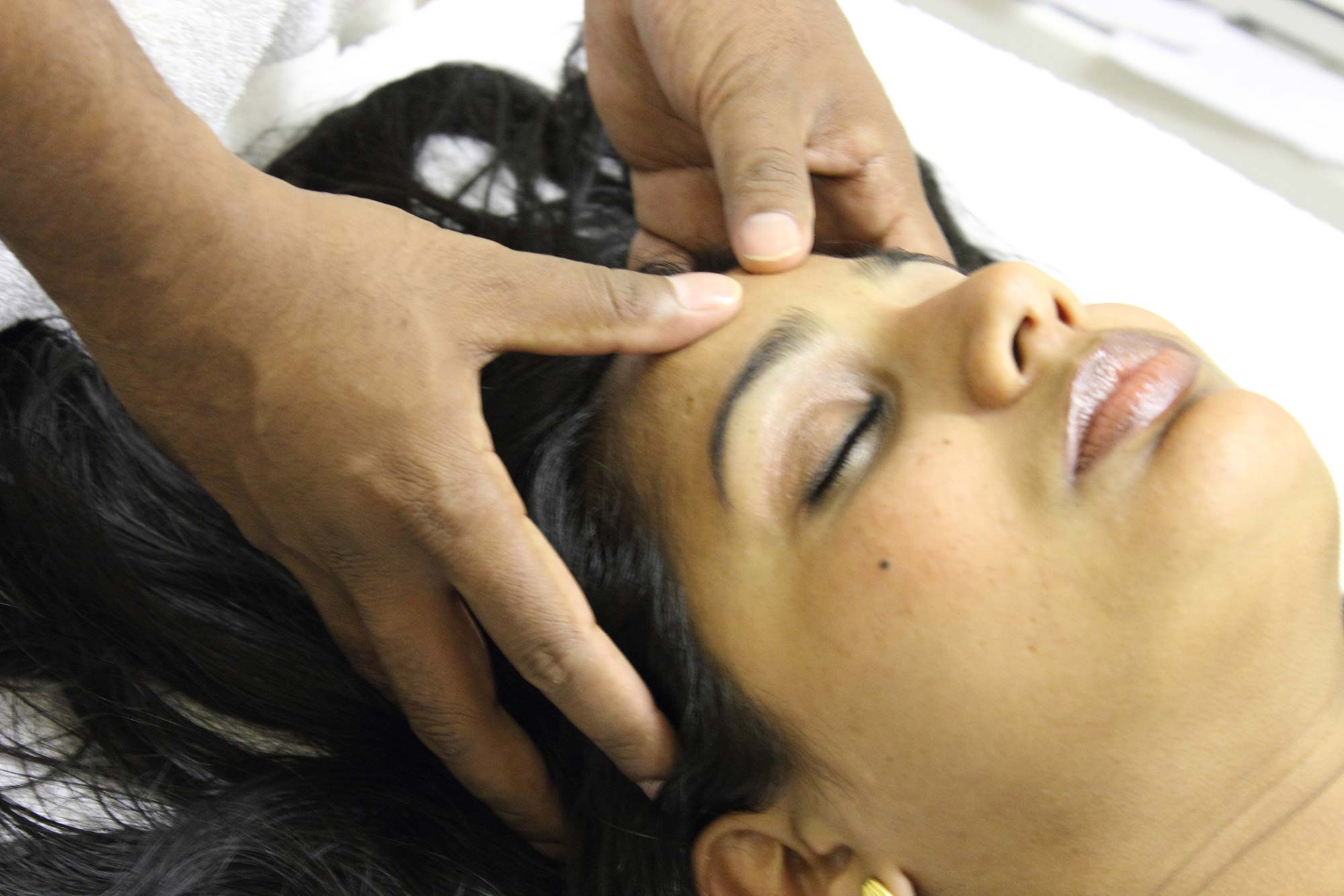 De Stress Massage - Green Ayurveda Spa - Wetherby